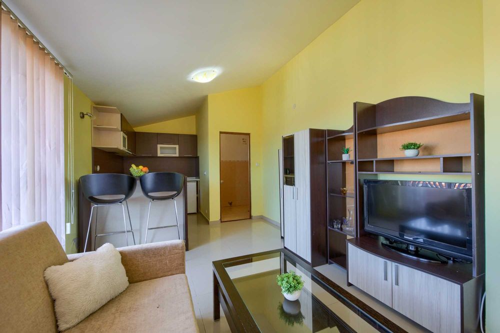 Дава се под наем Двустаен апартамент в Несебър - 65 кв.м за 273.87 € - Снимка #2