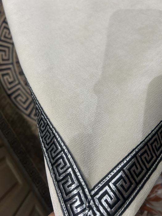 Продается скатерть с галстуком