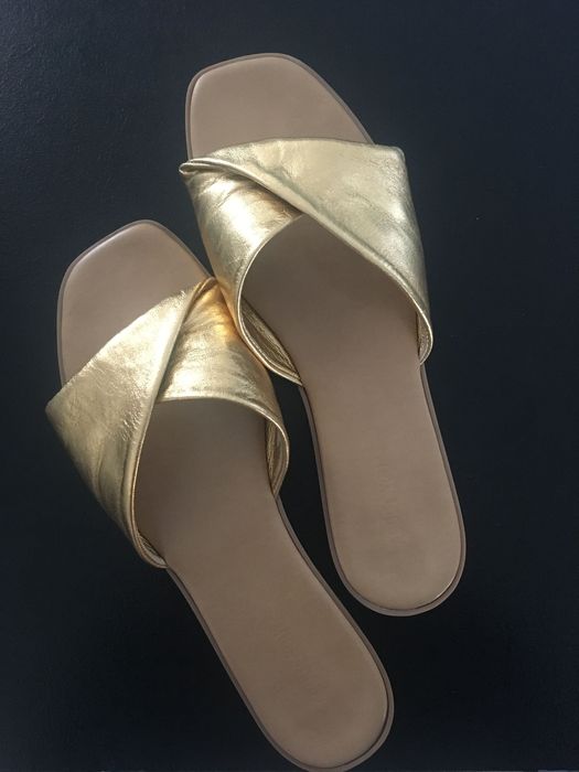 Дамски чехли от естествена кожа