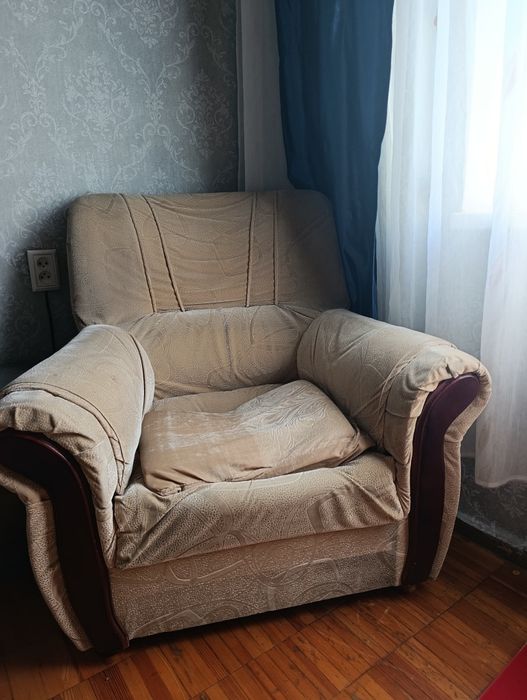 Продаются диван и кресла