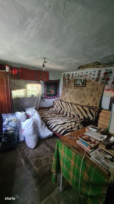 Casă bătrânească de vânzare în comuna Ciofrângeni, județ Argeș.