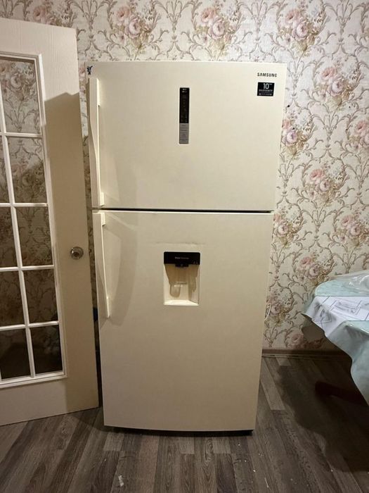 Холодильник Samsung