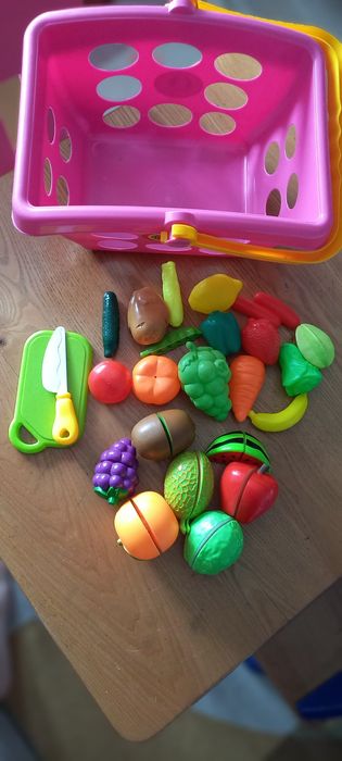 Cos cu fructe/jucarii