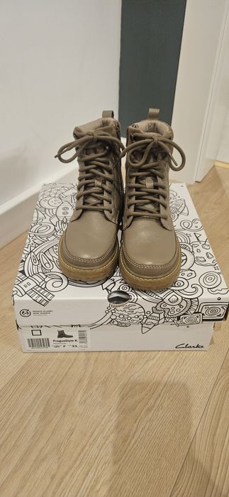 Ghetute Clarks ,marimea 31 ,o singura purtare