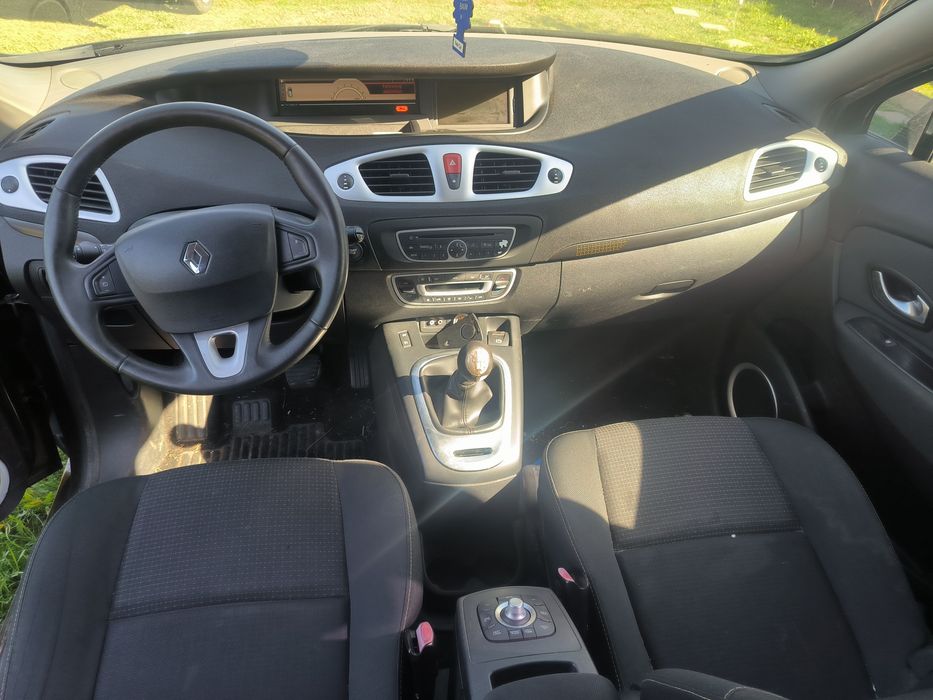 Dezmembrez Renault grand scenic 3 1.4 tce