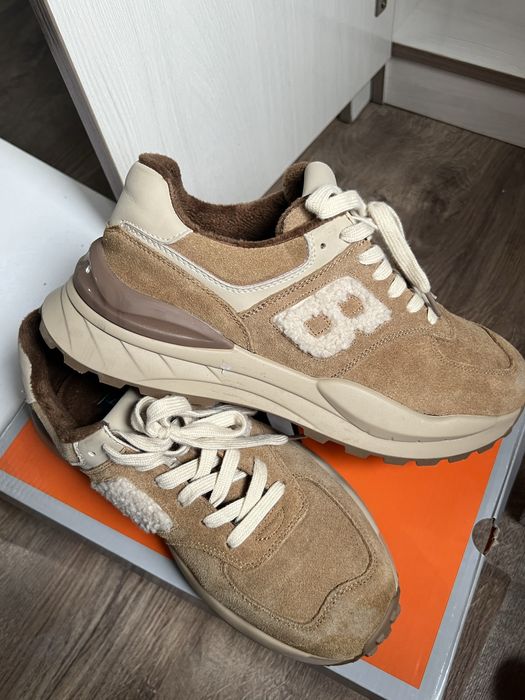 Кросовки сатылады кузгк арналган 40 размер