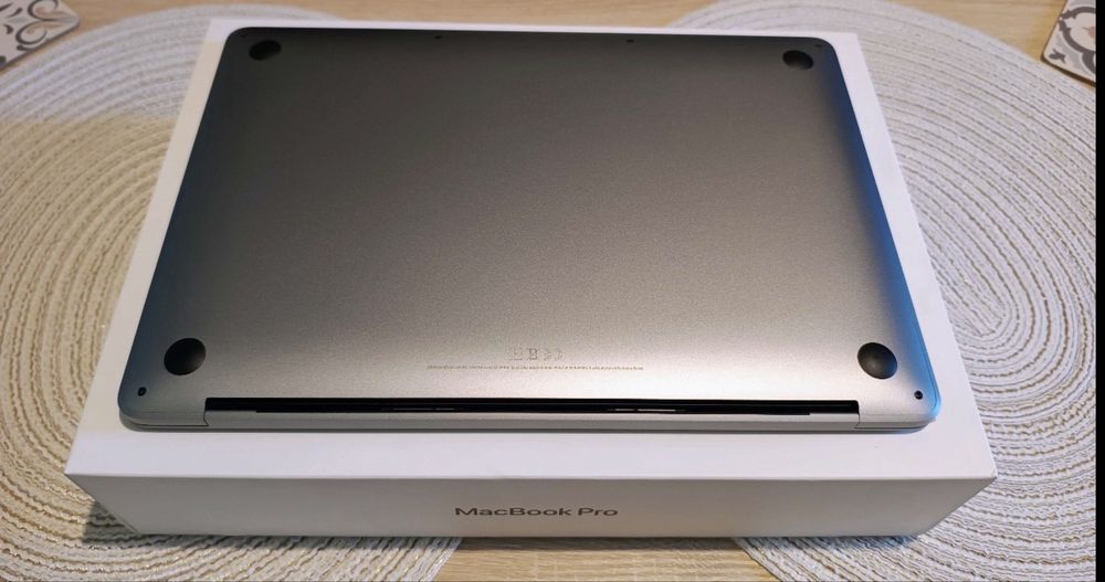 MacBook Pro M1 | 256Gb SSD | 8GB RAM – Stare excelentă