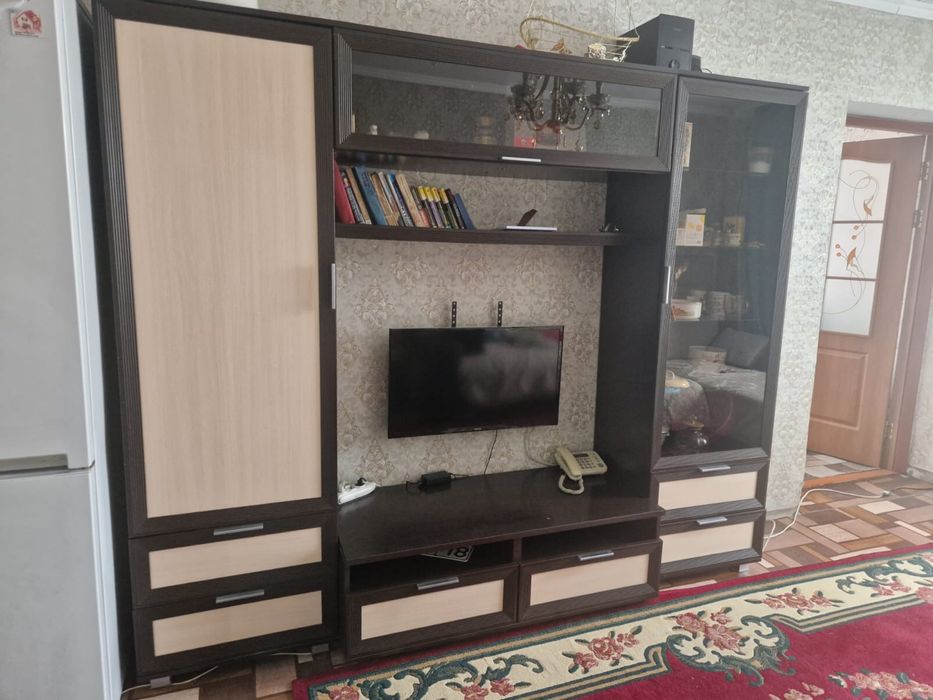 Горка для гостинного зала