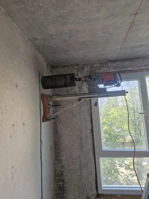 Demolari taiat spart, santuri electrice