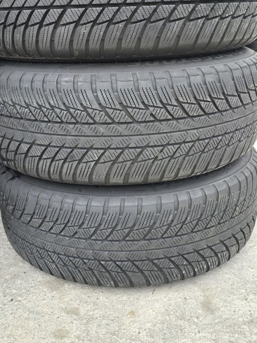 4 Броя 205/65/16 Bridgestone 2x7,5mm 2x5mm