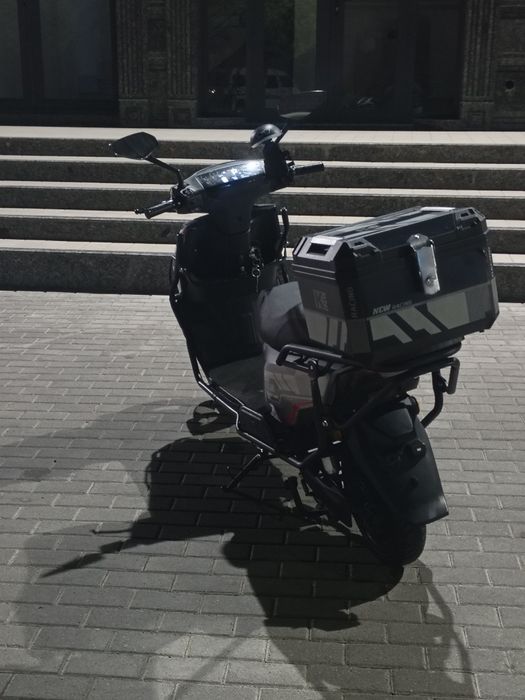Sukuter sotiladi 60-80km yuradi 75 tezligi