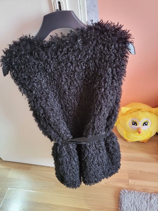 Дамски елеци единият с качулка!