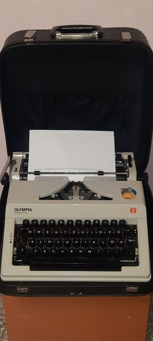 Mașină de scris Olympia Regina de luxe impecabilă