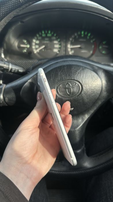 Apple iPhone SE 2020