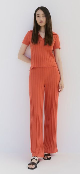 Комплект от две части в оранжево – размер S, нов с етикет