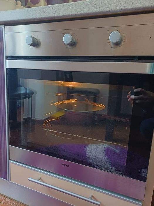 Vând cuptor incorporabil beko / electric