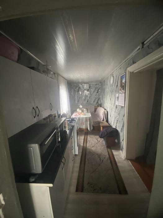 Продаеться дом с большим участком.