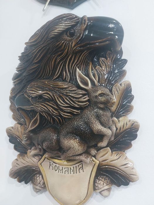 Decoratiun pe perete trofeu caprioara, urs,mistret,cerb.