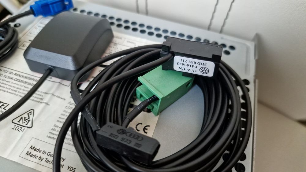 VW RNS 315 ( BT incorporat )+ Card Harti + Cod Pin +  Microfon + GPS