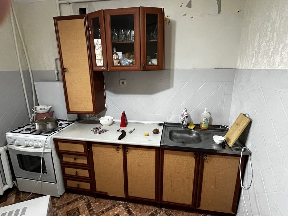 Кухонная мебель продается с шкафом