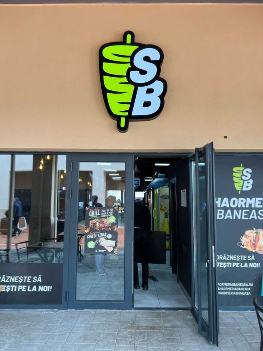 Litere volumetrice luminoase