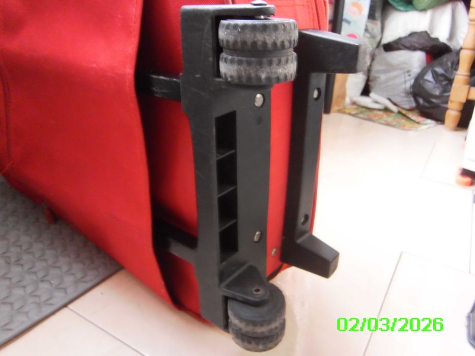 trolere, Albastru din plastic dur si 3 Rosii