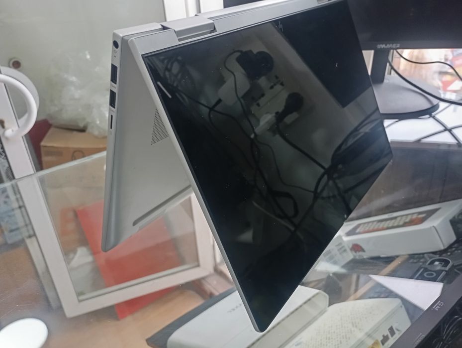 HP ENVY 360 core i5 120u