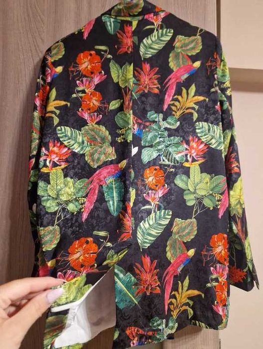 Sacou drept cu buzunare Mango!