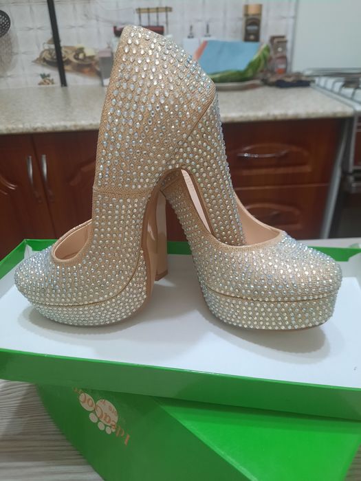 Свадебные туфли почти новые