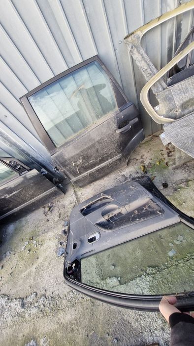 Usa fata spate ford fiesta mk5 2005