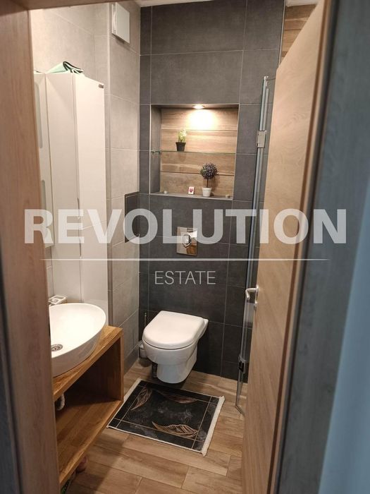 Дава се под наем Тристаен апартамент в Варна, Център - 80 кв.м за 1200 € - Снимка #6