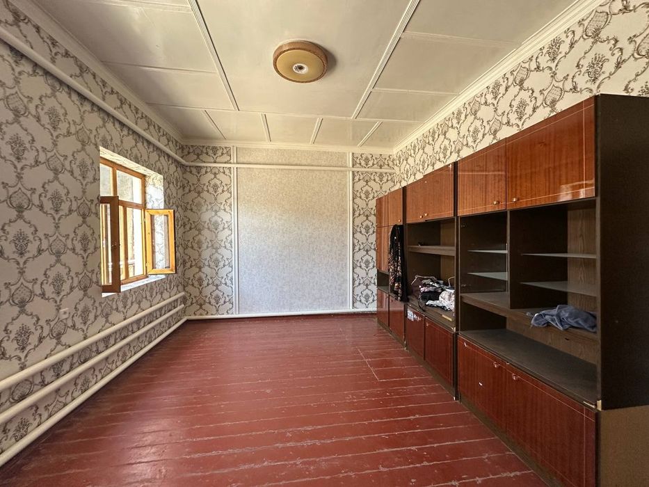 Olmazor tumani chuqursoyda Uy sotiladi 1.2 sotix