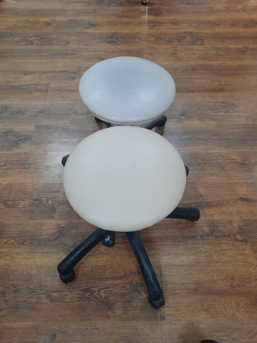 Продам стулья на колёсах для мастеров