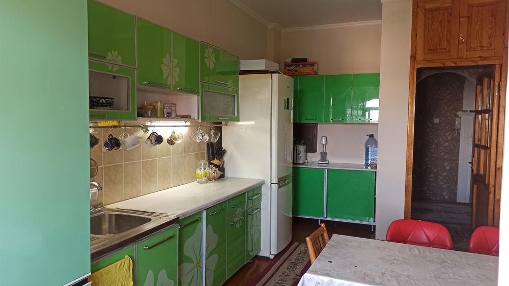 Продам 3х ком квартиру по ул Амир Темур, кинотеатре Казахстан