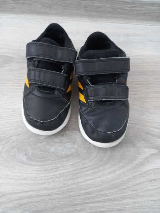 Adidași mărimea 26