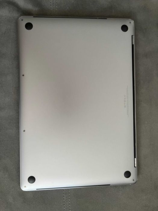 MacBook Pro 2017 15" (model A1707) defect - se vinde pentru piese