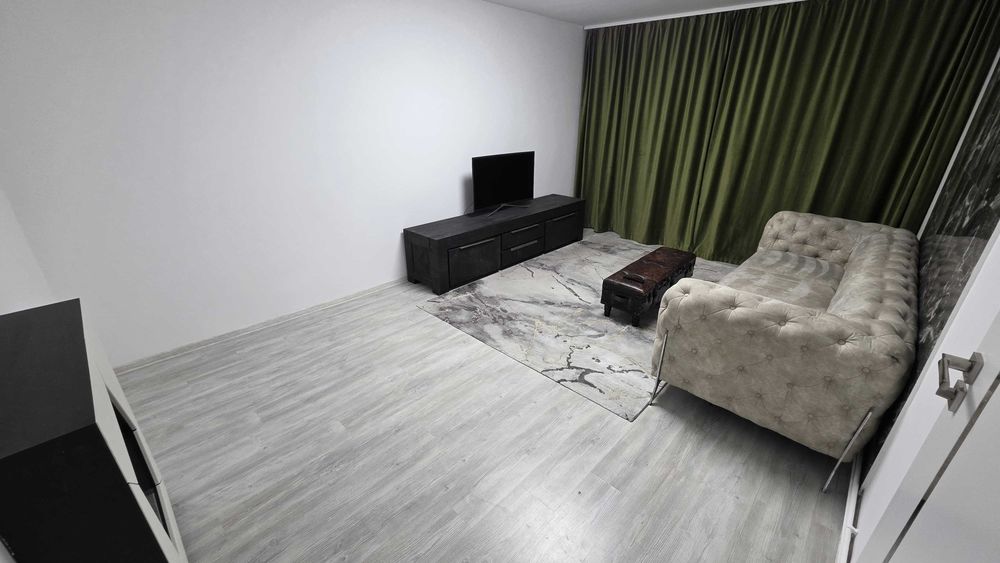 Inchiriez apartament 3 camere.