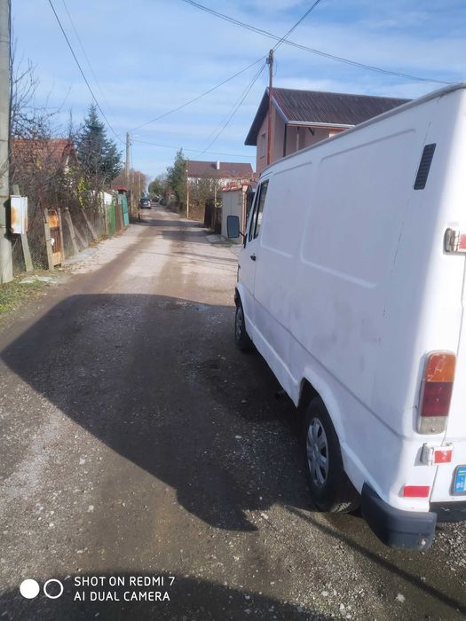 Пътна помощ превоз на автомобили животни и товарни превози до 5 тона.