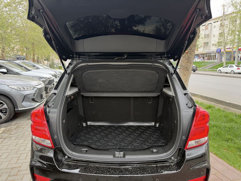 Продаёться трекер 1 в идеальном состояние без вложение имееться торг