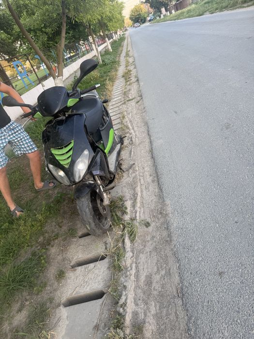 Se vinde scuter  piaggio nrg racire pe apa 50cc