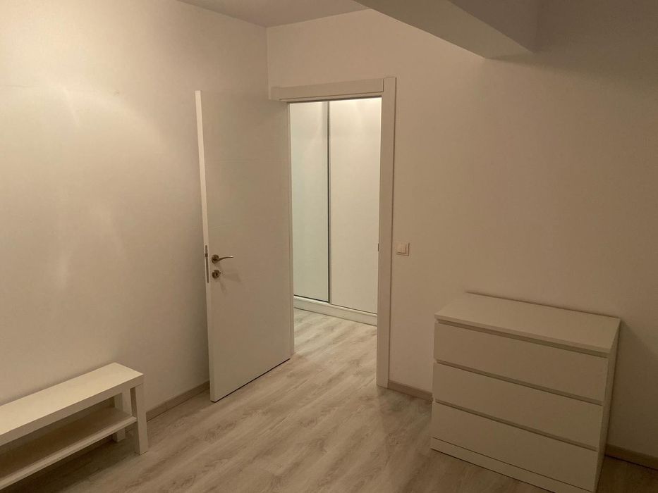 Închiriez apartament