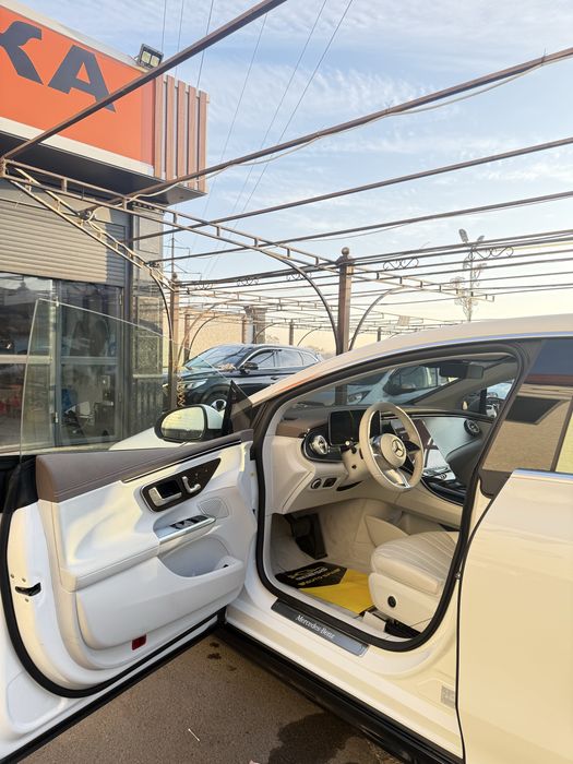 Mercedes Benz EQE350+ AMG line