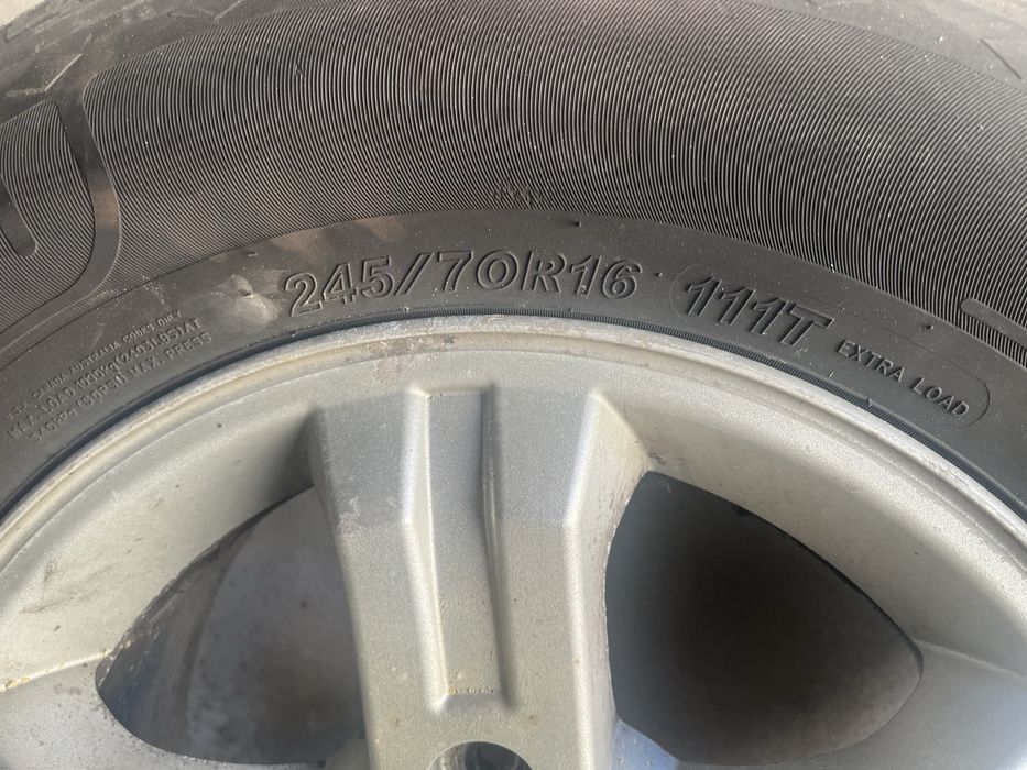 Джанти с гуми 16 цола 245/70R16 5x140