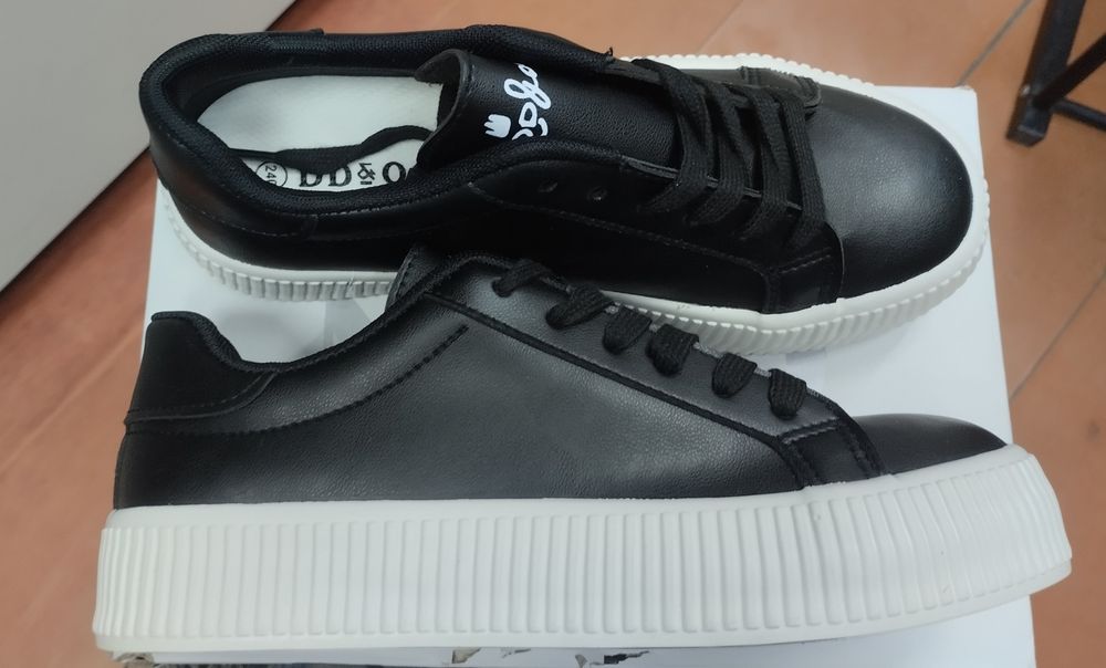 Кроссовки женские