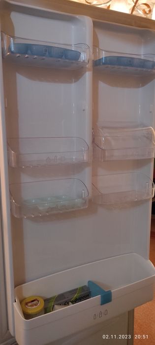 Продается двухкамерный холодильник