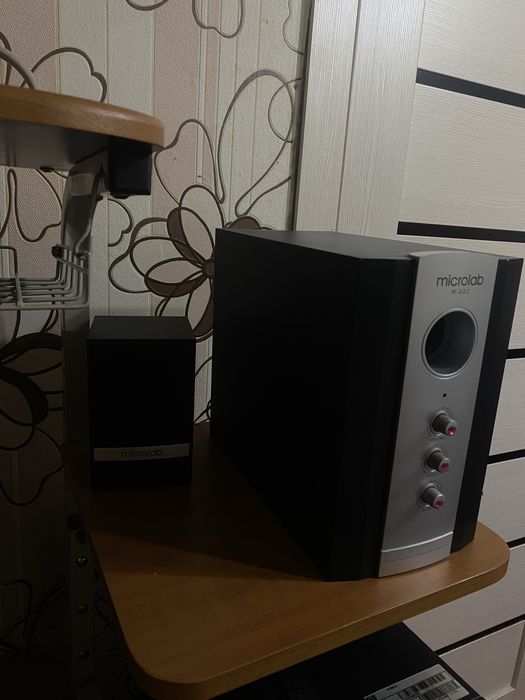 Продам стол вместе с компьютером!