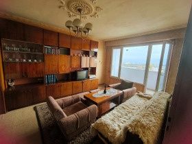 Продавам 3- стаен апартамент гр. Казанлък