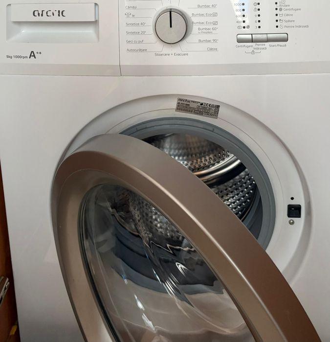 Mașina de spălat Arctic