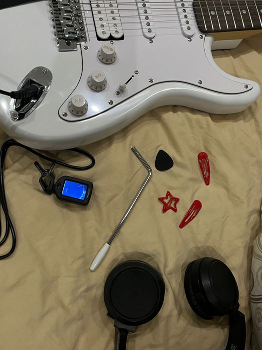 Электрогитара + полный комплект