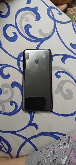 Продаётся телефон.